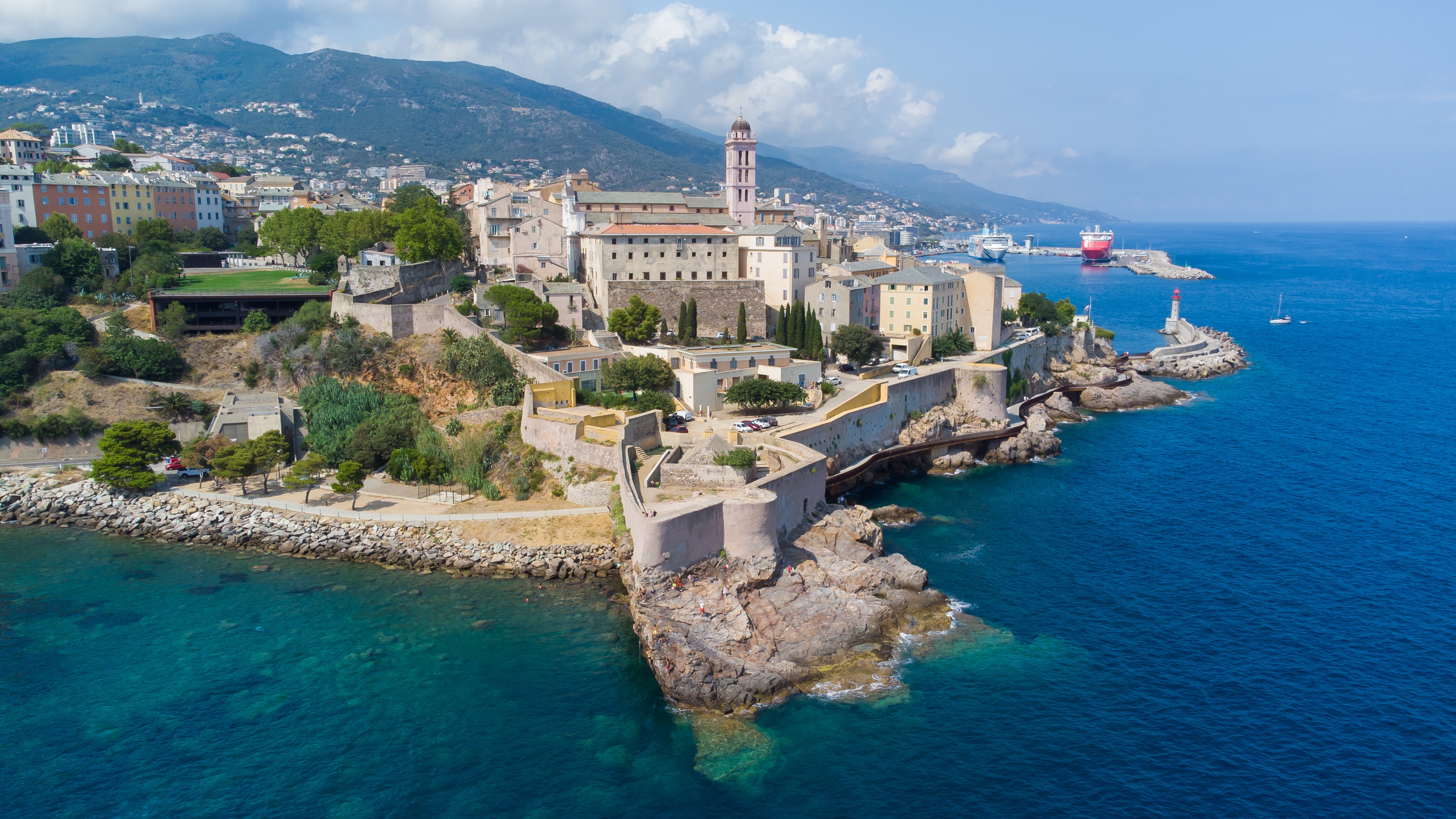 La citadelle et la ville de Bastia moby_citadelle-bastia Une photo aérienne de la citadelle de Bastia. 